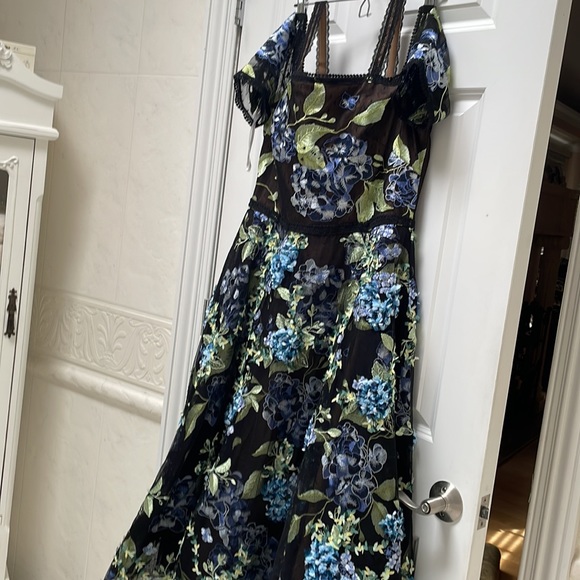 MARCHESA NOTTE Floral Applique Dress - Picture 7 of 10